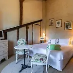 Domaine De Bassilour فندق