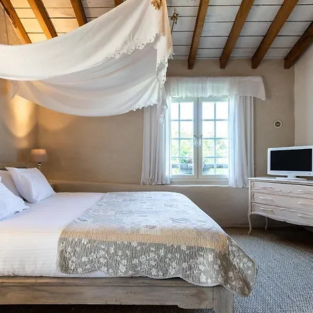 Domaine De Bassilour Hotell 4*
