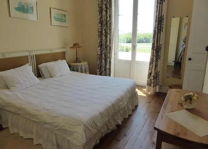 Domaine De Bassilour Hotel